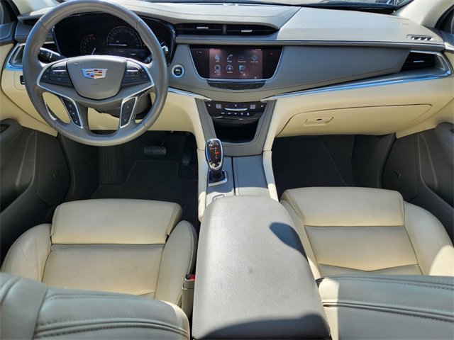 Used 2017 Cadillac XT5 Luxury w/ Driver Awareness Package image 9