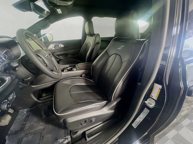 Used 2026 Chrysler Pacifica Limited w/ S Appearance Package image 10