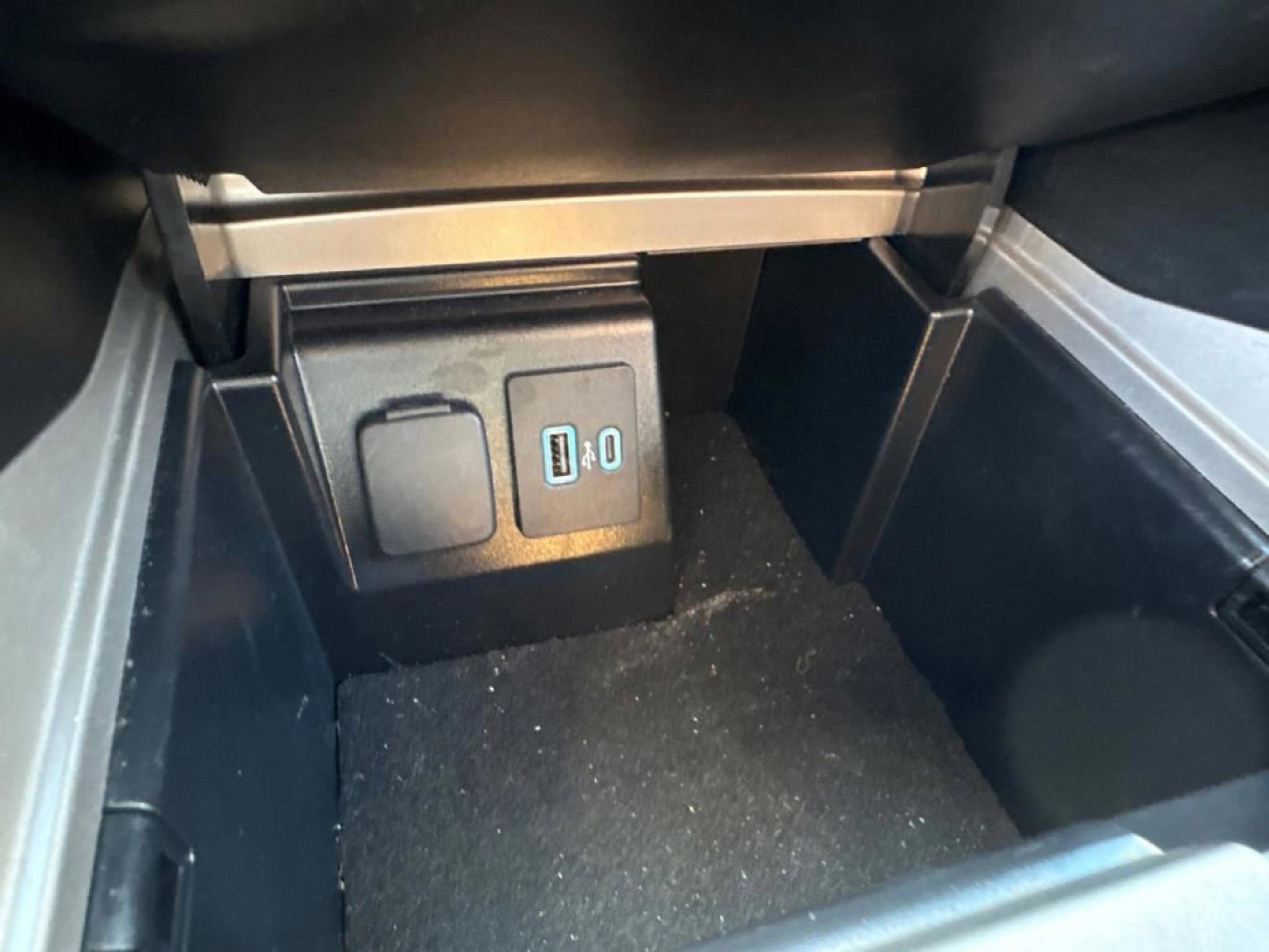 Used 2023 Ford Explorer XLT AWD/4WD image 27