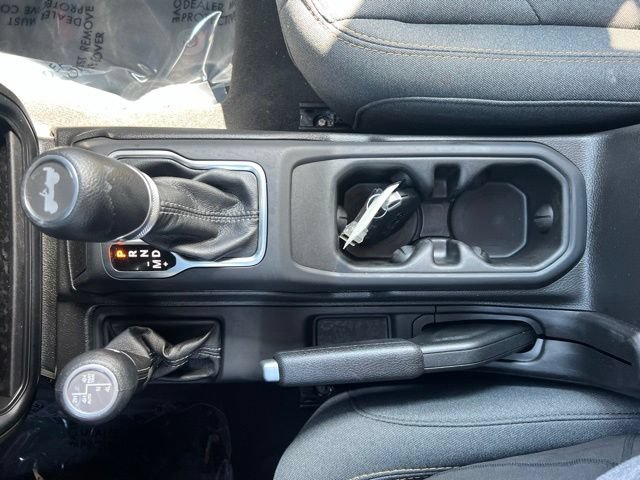 Used 2025 Jeep Wrangler Unlimited Sahara AWD/4WD image 10