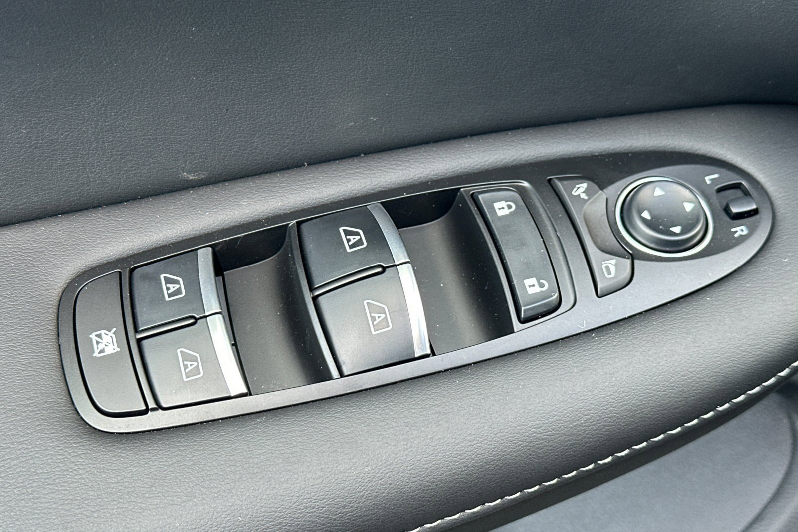 New 2025 INFINITI QX50 Sport image 11