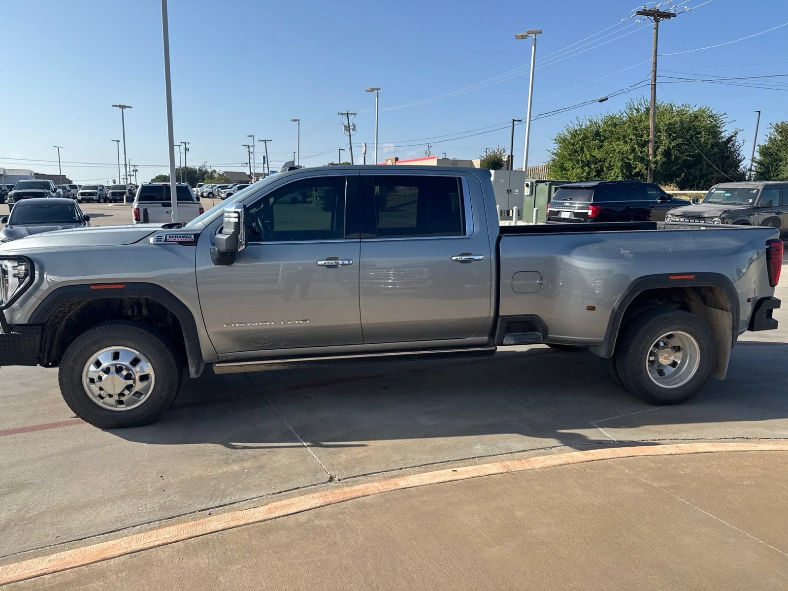 Used 2025 GMC Sierra 3500 Denali w/ Denali Reserve Package AWD/4WD image 7
