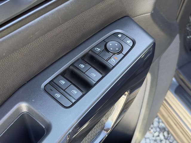Used 2025 Nissan Pathfinder SV FWD image 18