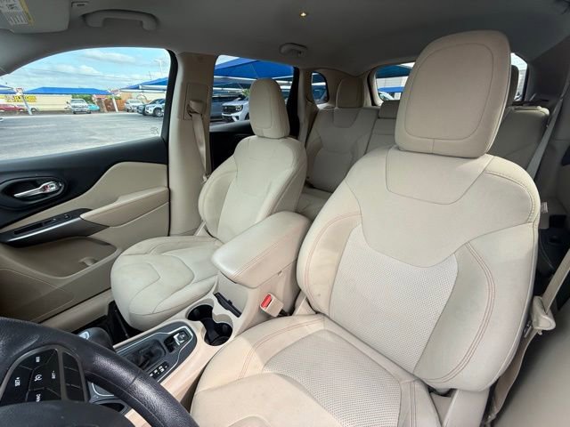 Used 2019 Jeep Cherokee Latitude w/ Popular Appearance Group image 17