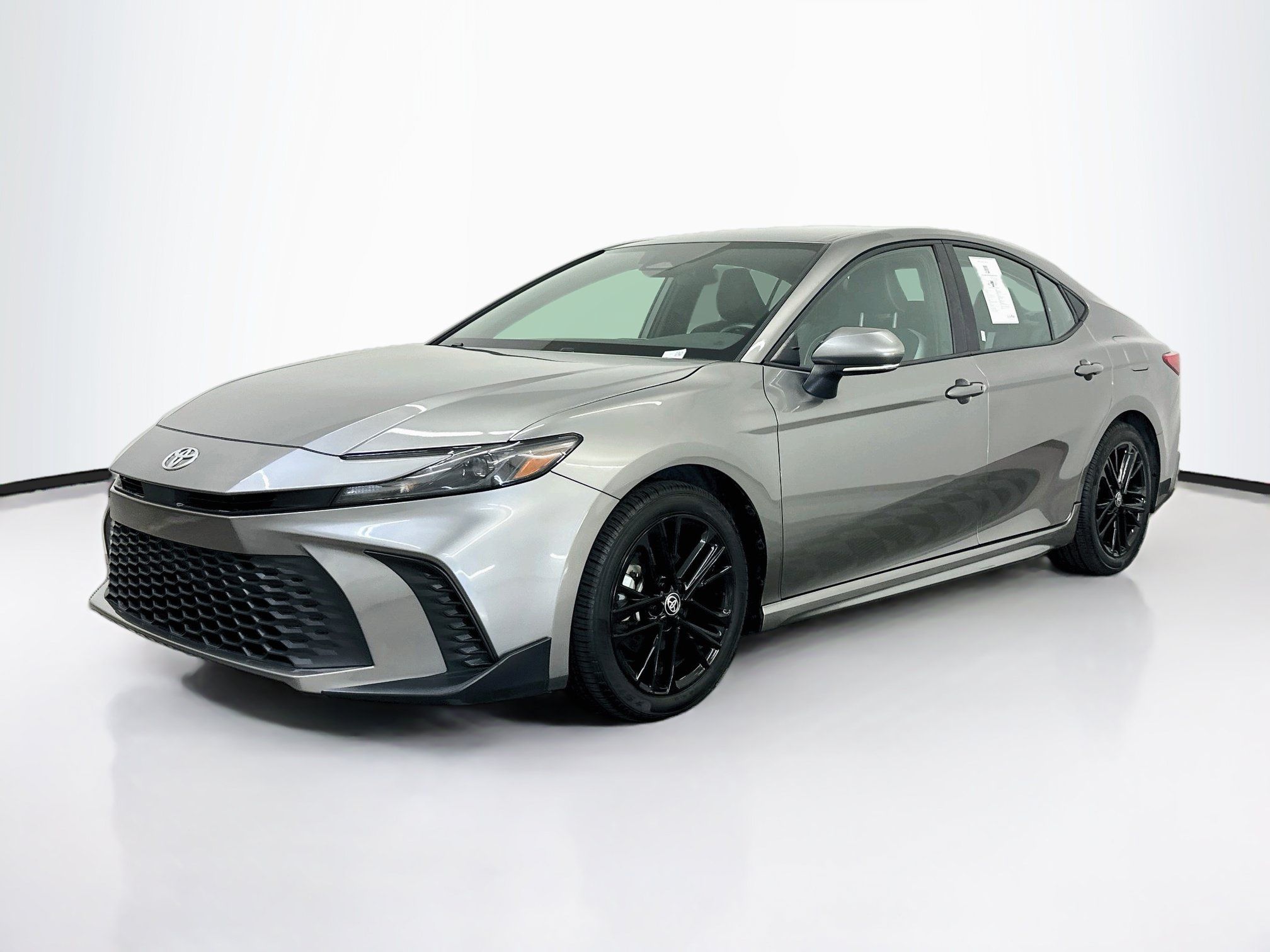 Used 2025 Toyota Camry SE FWD image 3
