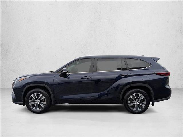 Used 2024 Toyota Highlander XLE AWD/4WD image 9