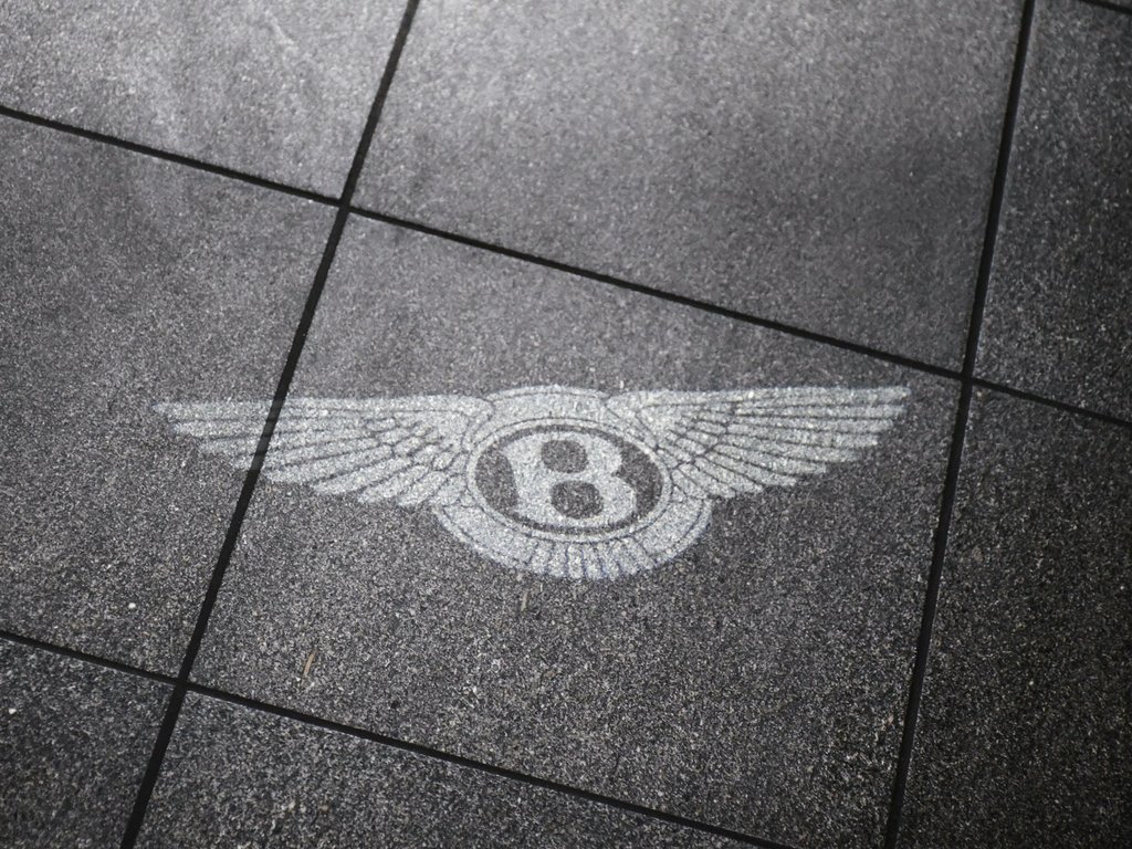 Used 2023 Bentley Bentayga AWD/4WD image 16