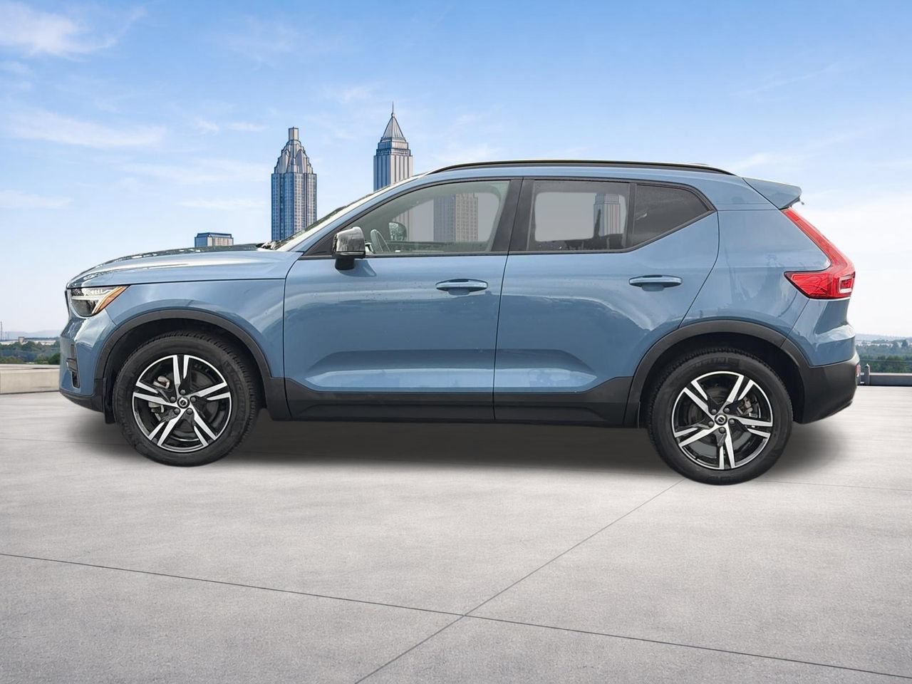 Used 2024 Volvo XC40 B5 Core AWD/4WD image 2