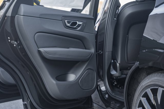 New 2026 Volvo XC60 B5 Ultra w/ Protection Package Premier image 36