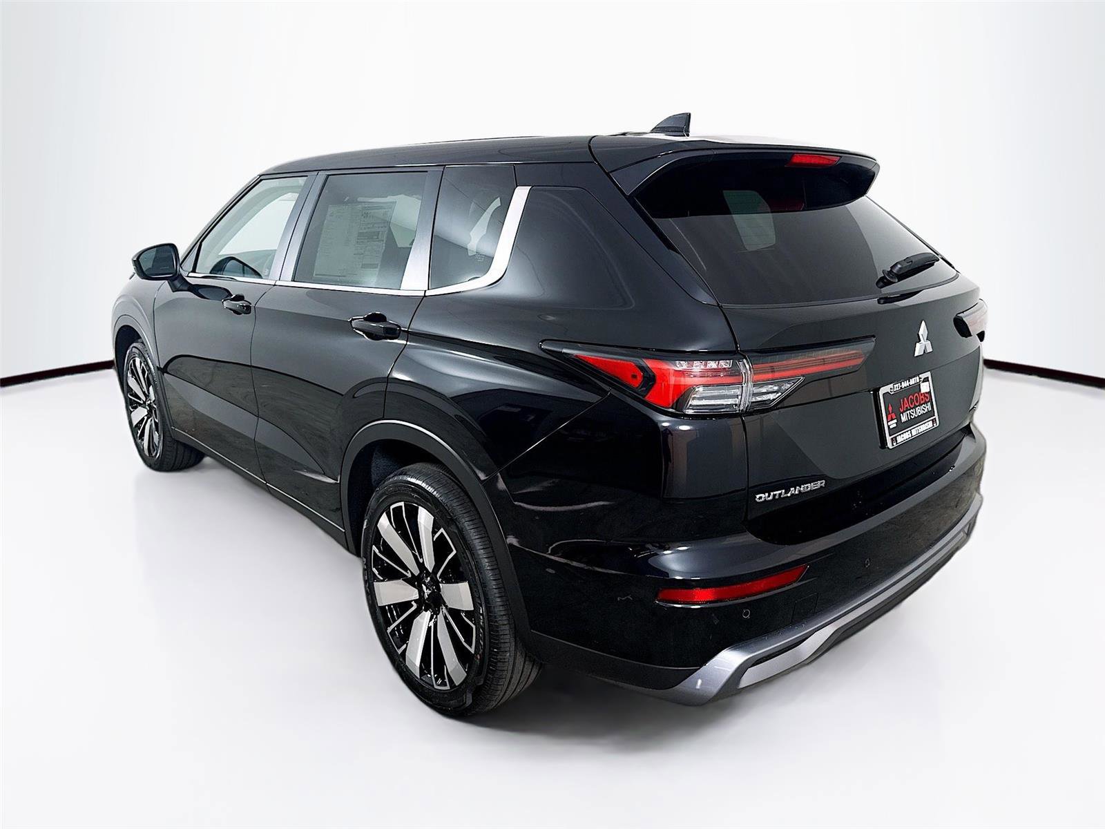 New 2026 Mitsubishi Outlander SE image 5