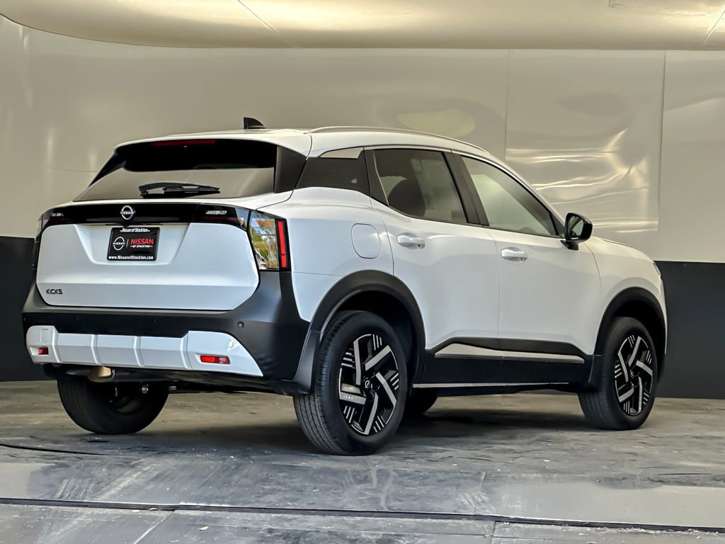 Used 2026 Nissan Kicks SV FWD image 3