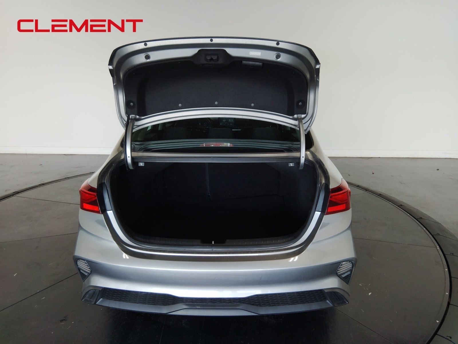 Used 2022 Kia Forte LXS image 9