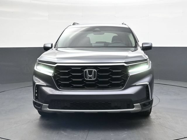 Used 2025 Honda Pilot Touring image 10