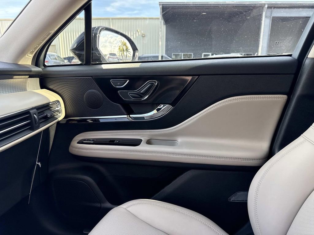 New 2026 Lincoln Corsair Premiere image 22