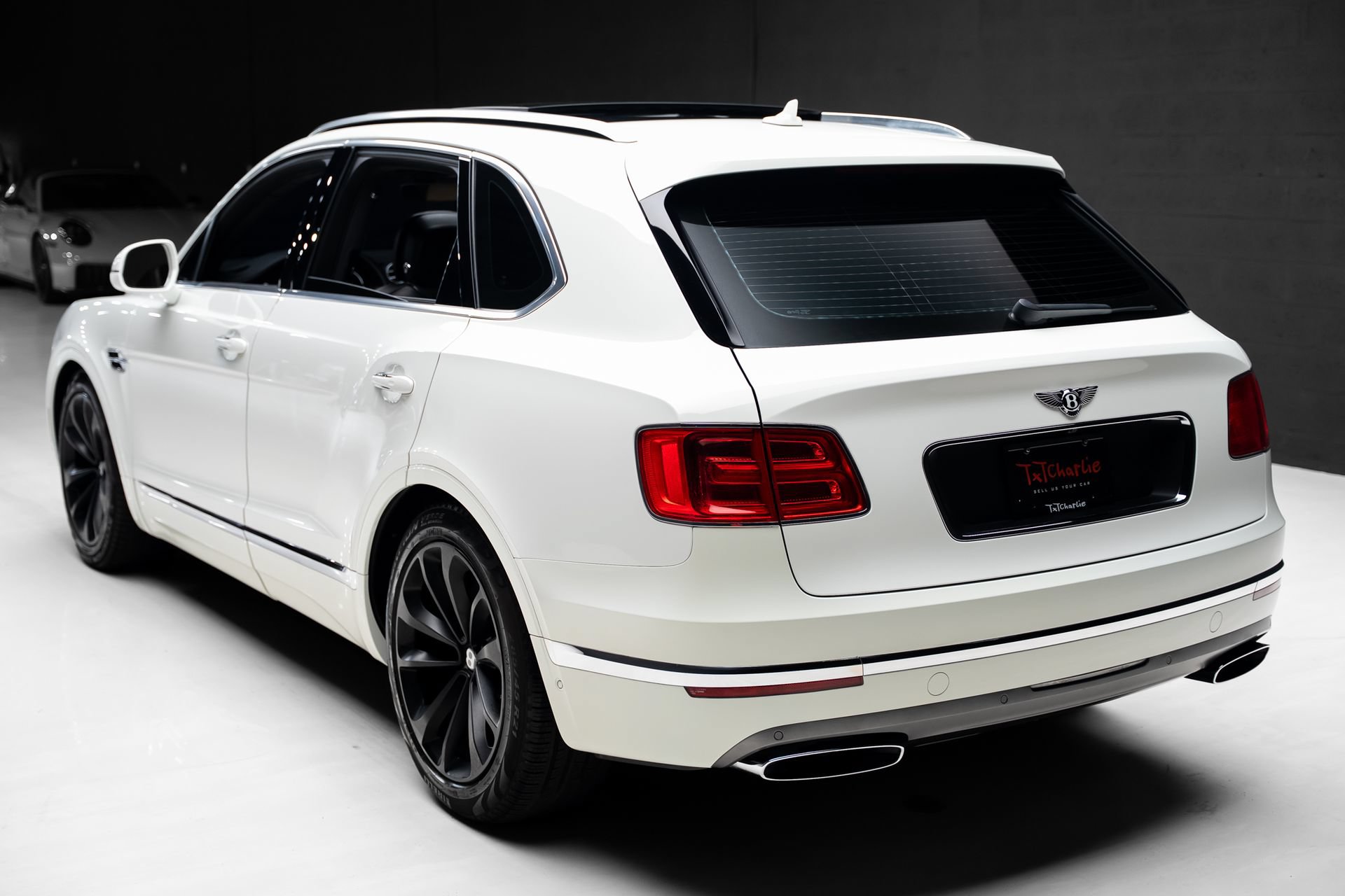 Used 2018 Bentley Bentayga AWD/4WD image 23