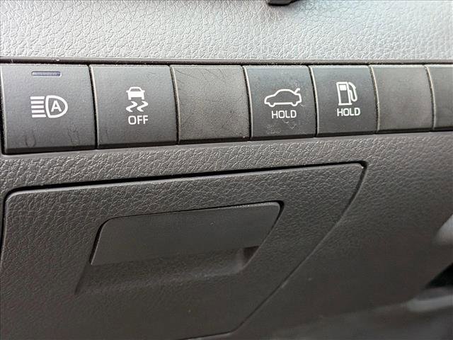 Used 2020 Toyota Camry SE image 10