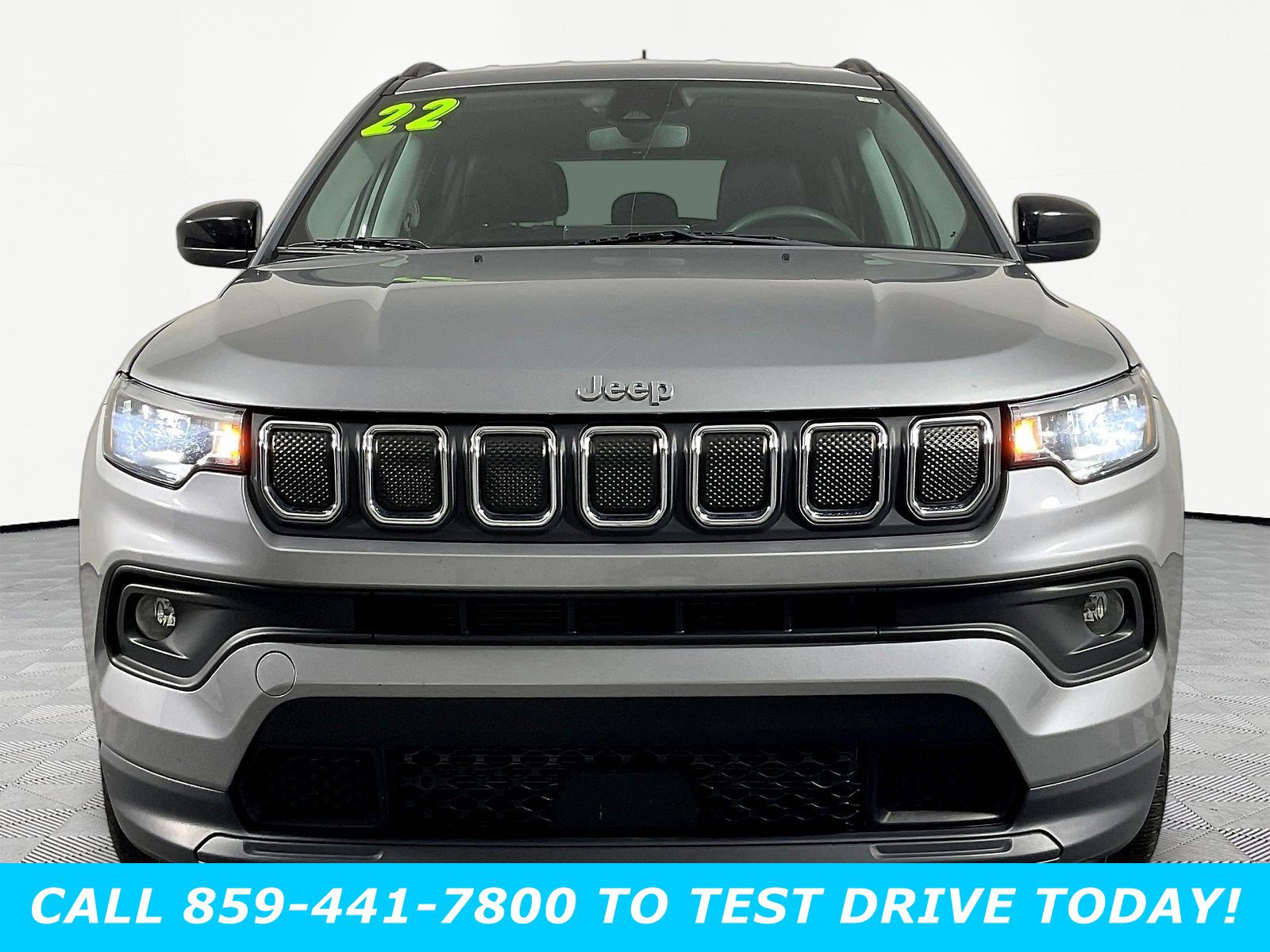 Used 2022 Jeep Compass Latitude FWD image 2