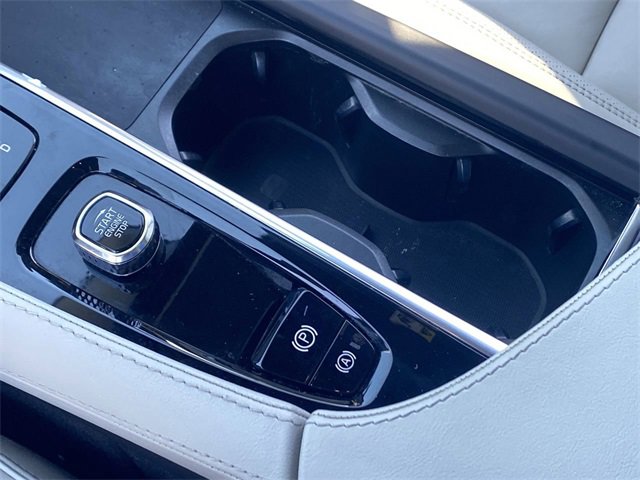 Used 2022 Volvo XC90 T8 R-Design w/ Advanced Package image 33