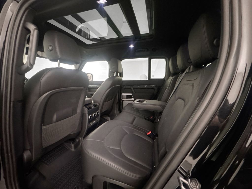 Used 2023 Land Rover Defender 130 SE image 23