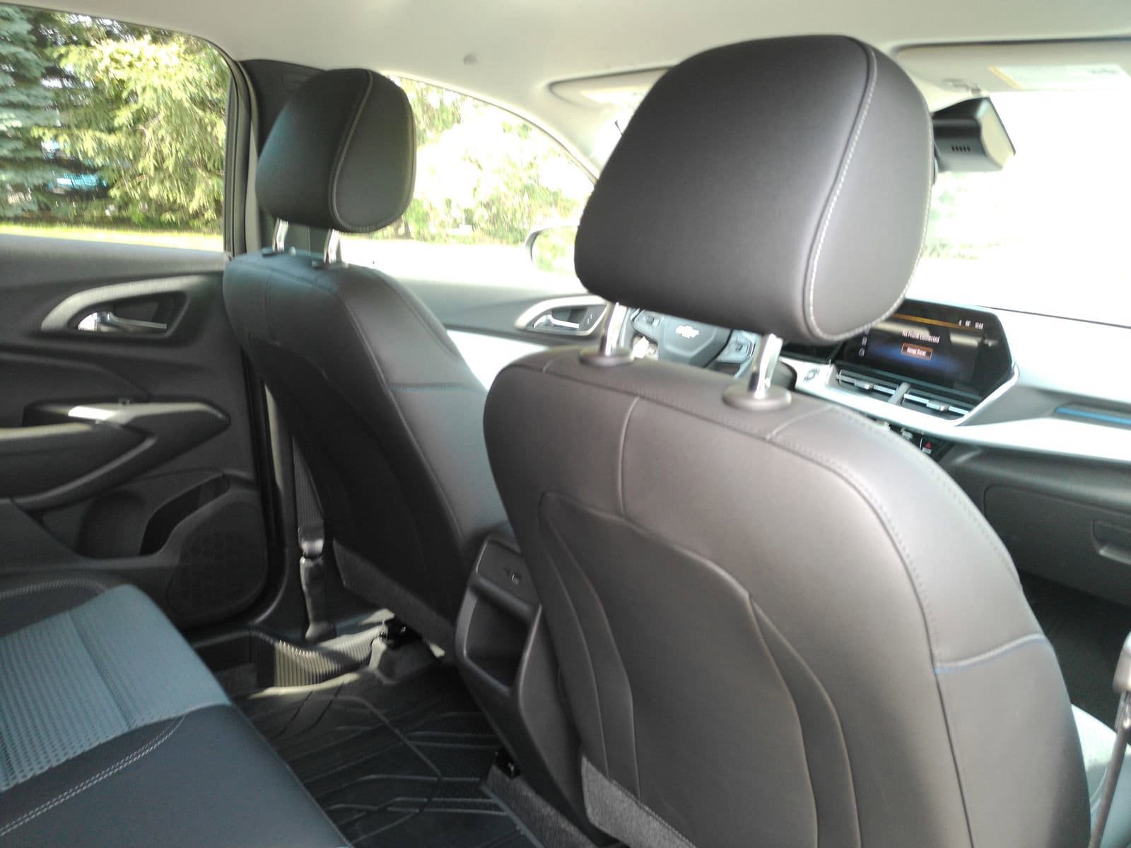 Used 2025 Chevrolet Trax LT FWD image 19