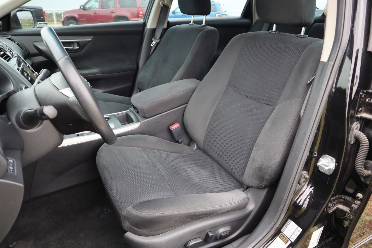 Used 2015 Nissan Altima 2.5 SV image 3