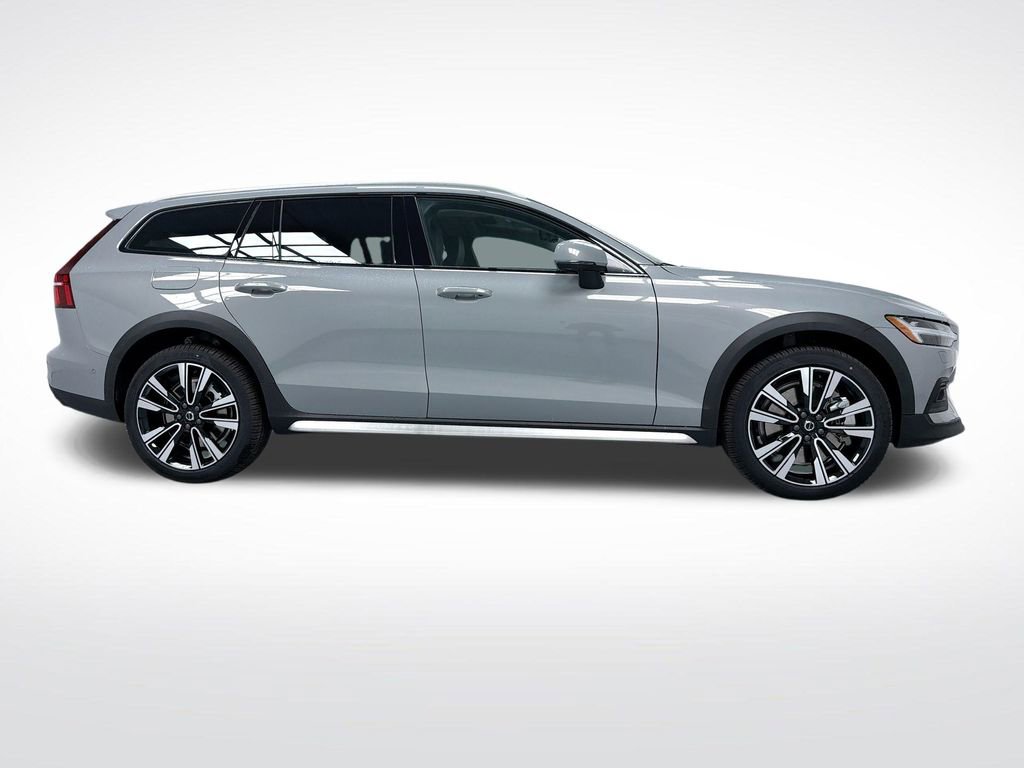 New 2026 Volvo V60 B5 Cross Country Ultra w/ Climate Package image 2