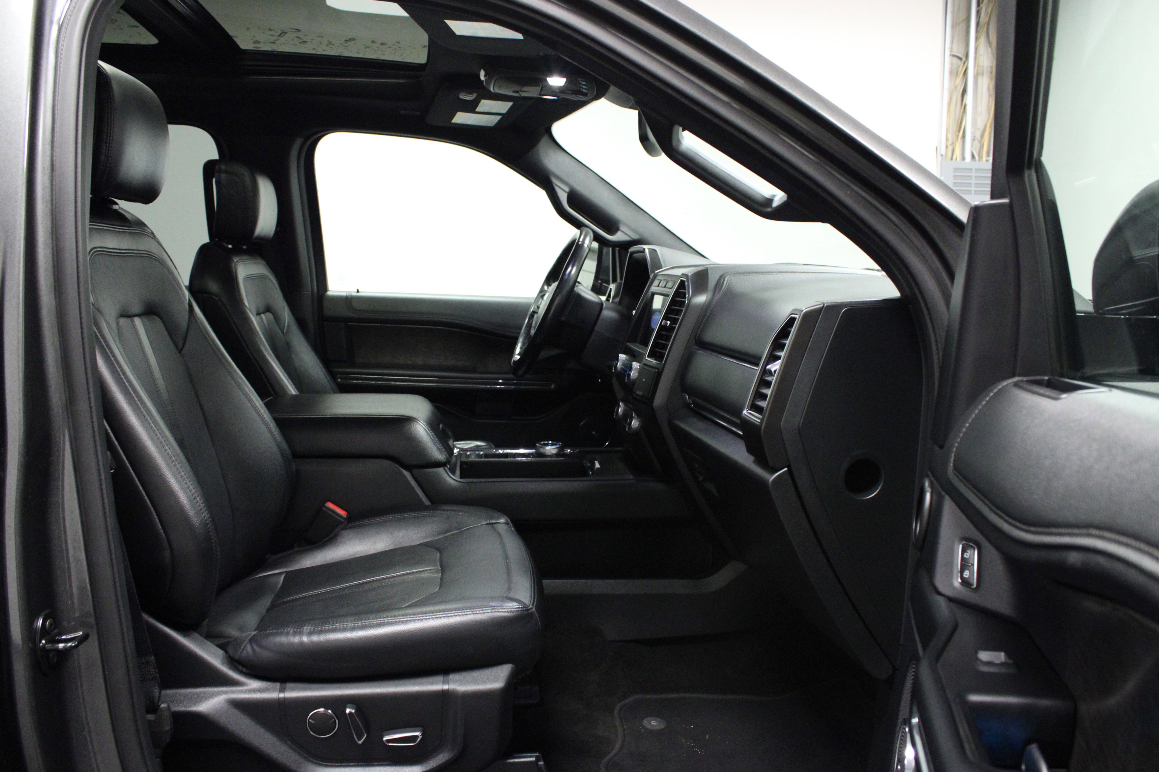 Used 2019 Ford Expedition Limited w/ Equipment Group 301A image 17