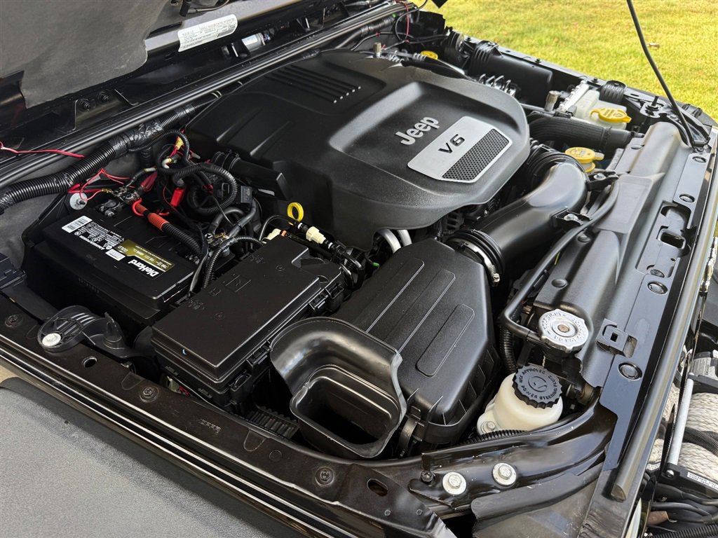 Used 2015 Jeep Wrangler Unlimited Rubicon w/ Dual Top Group image 73