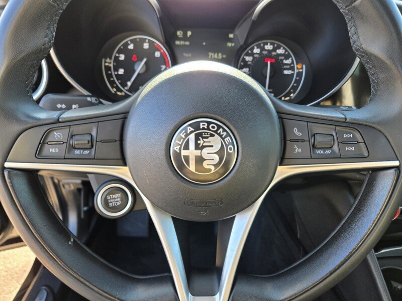Used 2018 Alfa Romeo Giulia AWD image 22