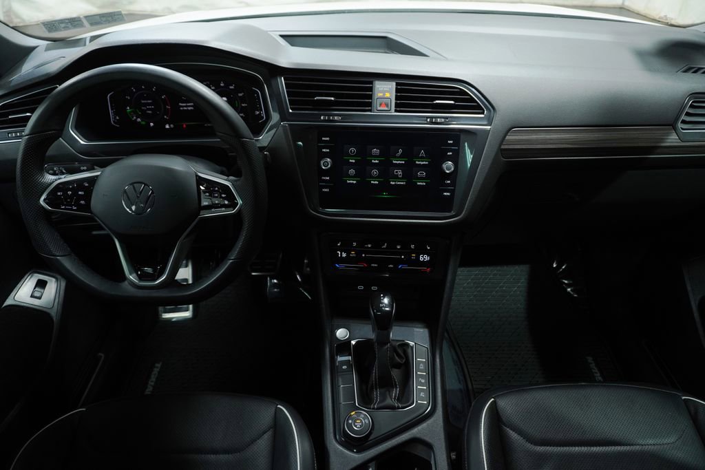 Used 2023 Volkswagen Tiguan SEL R-Line image 15