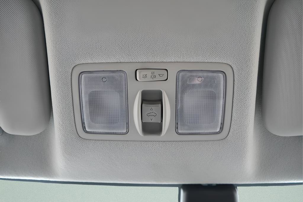 Certified 2025 Hyundai Venue SEL FWD image 19