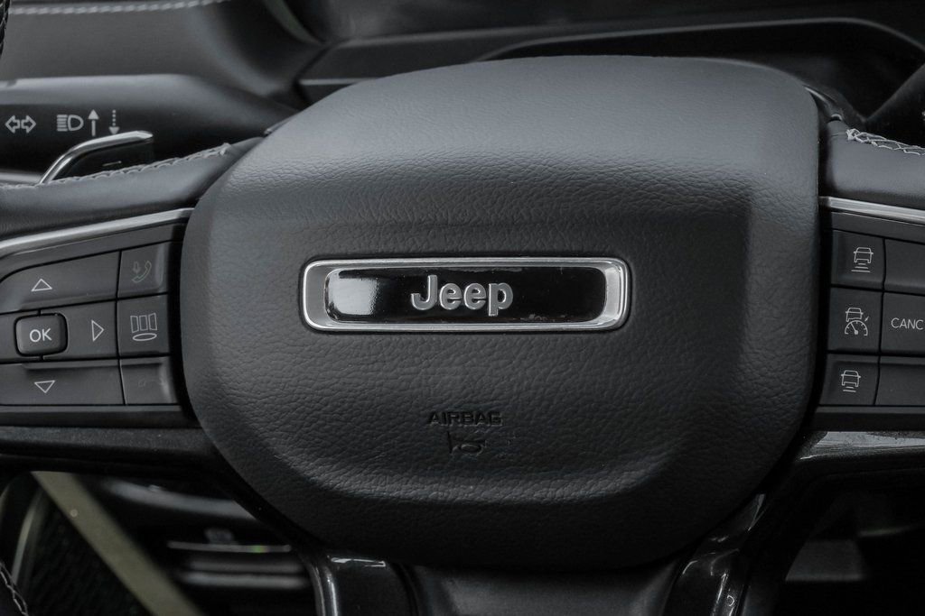 Used 2022 Jeep Grand Cherokee Laredo w/ Luxury Tech Group I image 24