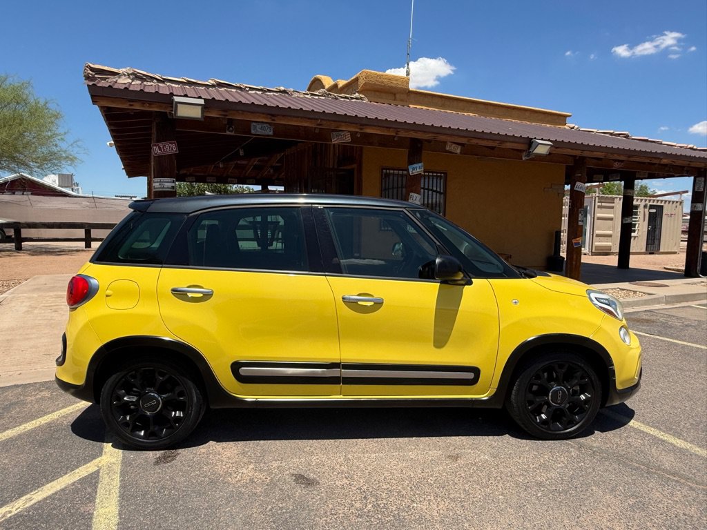 Used 2017 FIAT 500L Trekking w/ Urbana Appearance Package FWD image 9