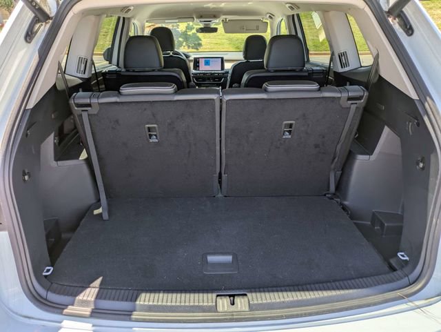 Used 2024 Volkswagen Atlas SE w/ Black Wheel Package FWD image 12