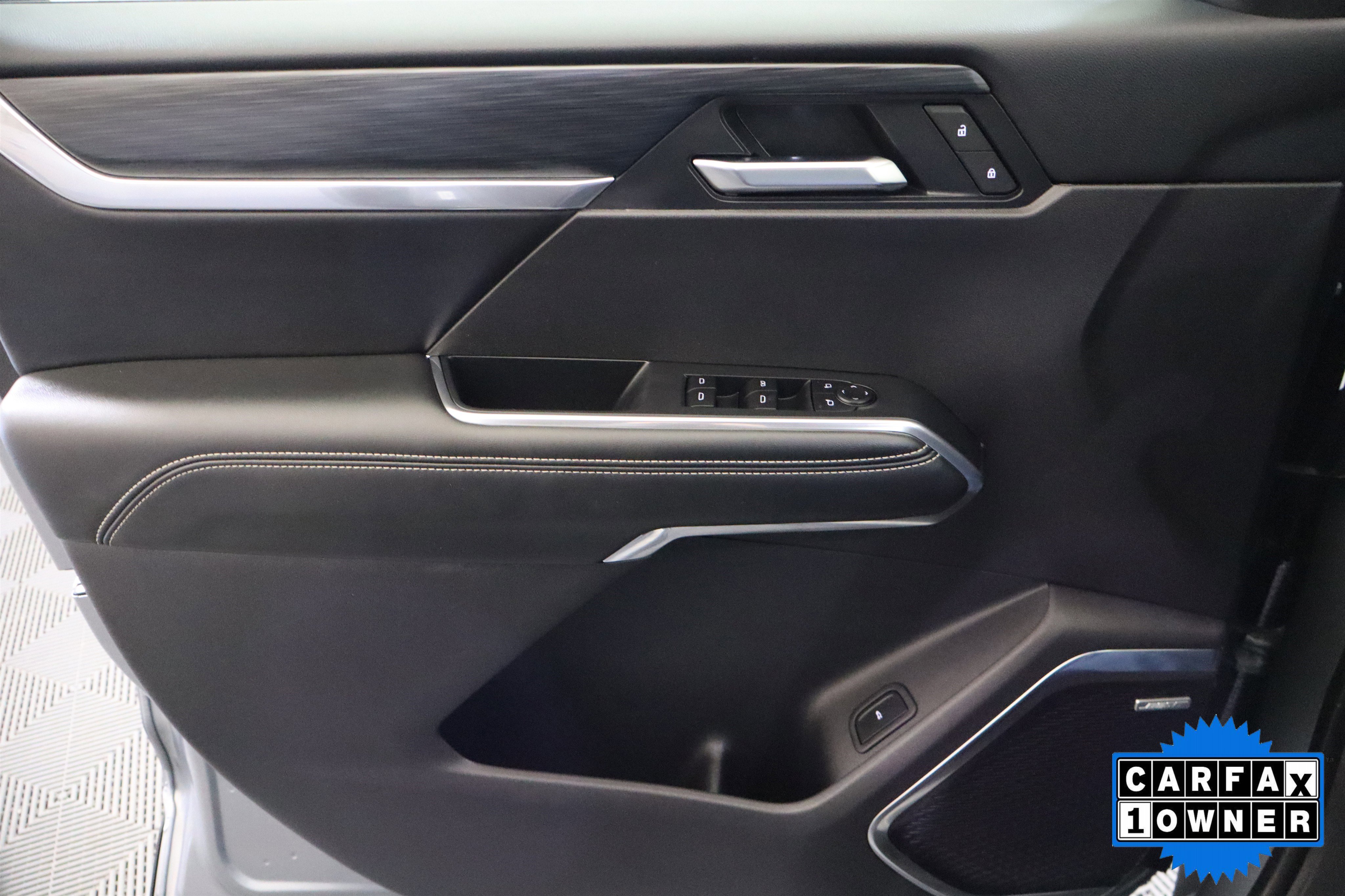 Used 2025 GMC Acadia Elevation image 33