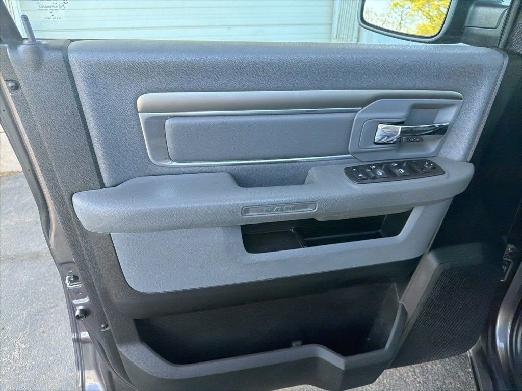 Used 2018 RAM 1500 Classic SLT image 12