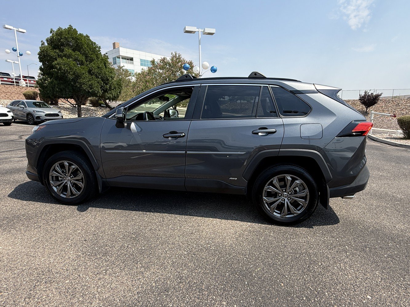 Used 2023 Toyota RAV4 XLE Premium AWD/4WD image 8