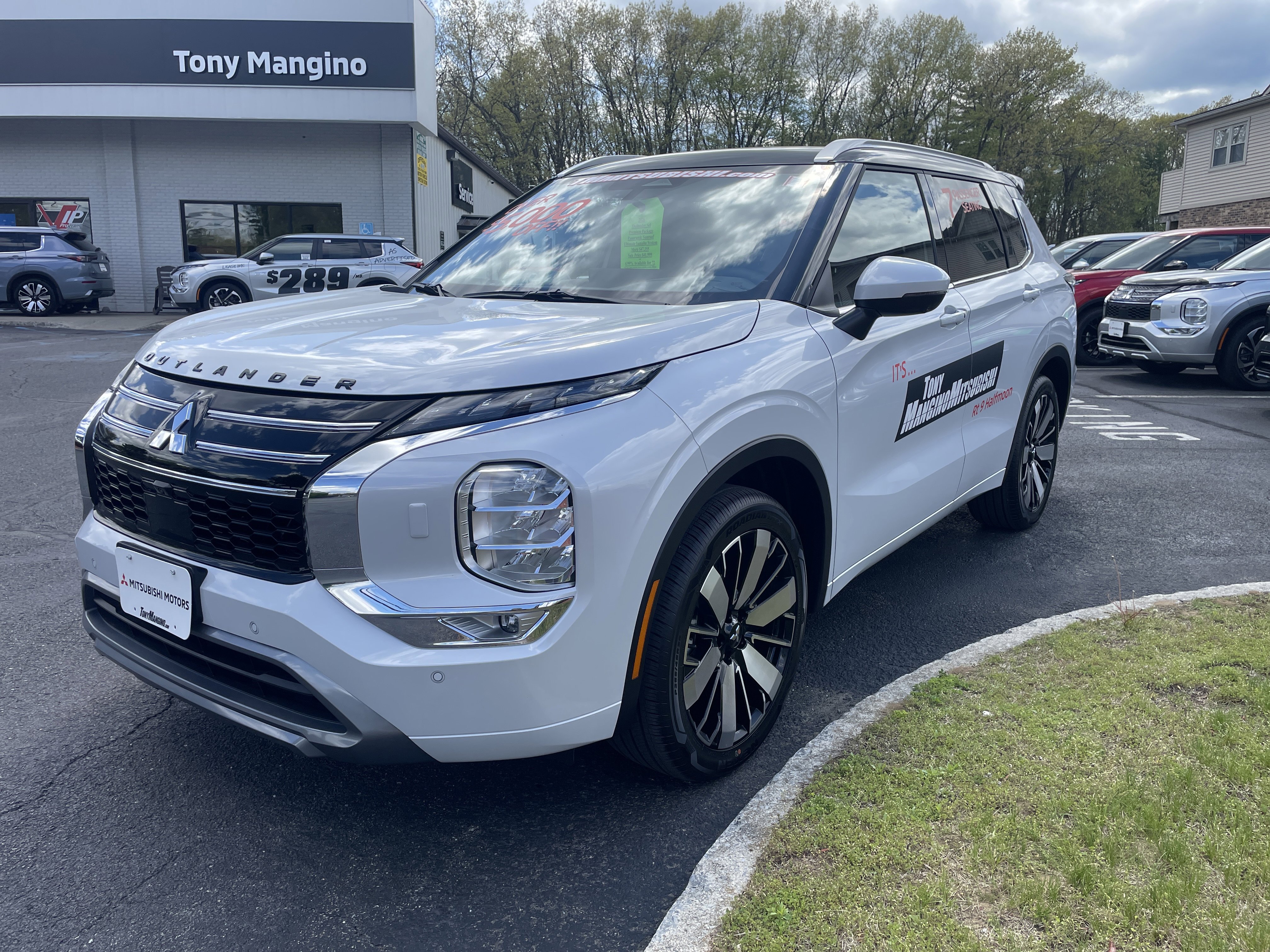 New 2026 Mitsubishi Outlander AWD image 2