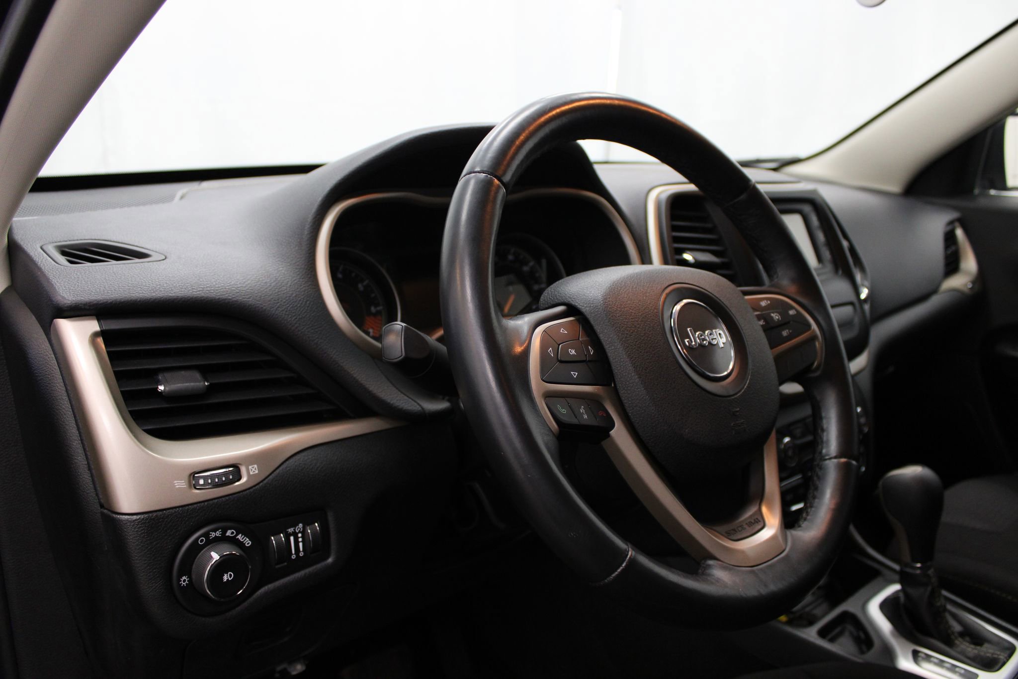 Used 2015 Jeep Cherokee Latitude image 10