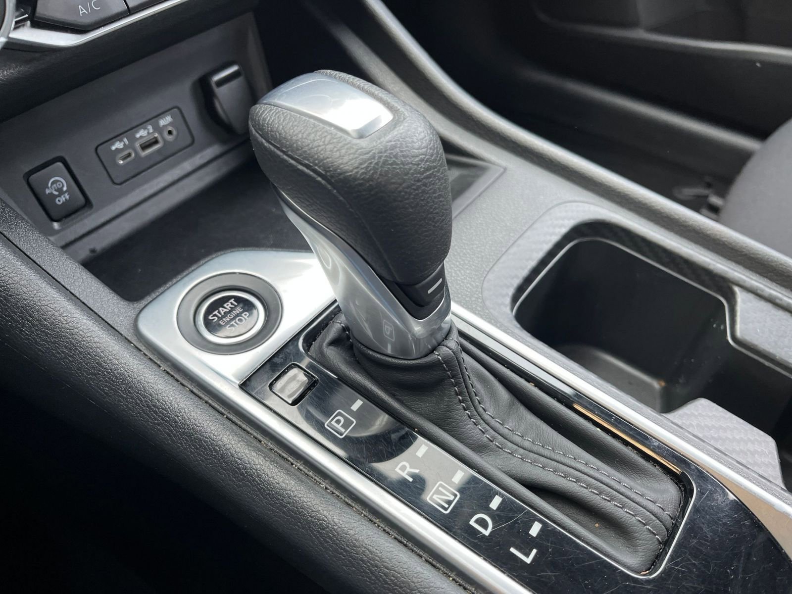 Used 2025 Nissan Sentra SV image 41