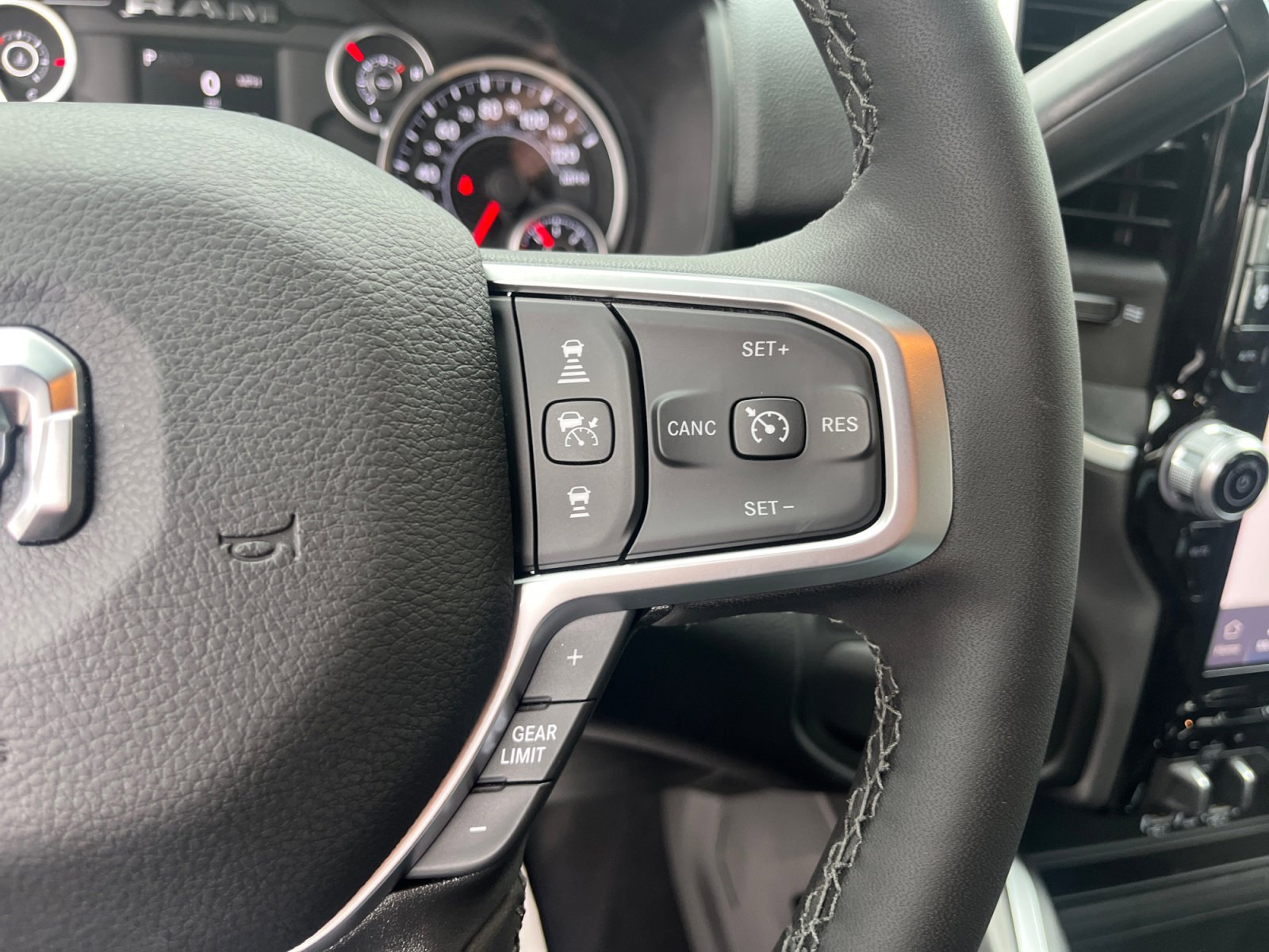 New 2025 RAM 2500 Big Horn AWD/4WD image 18