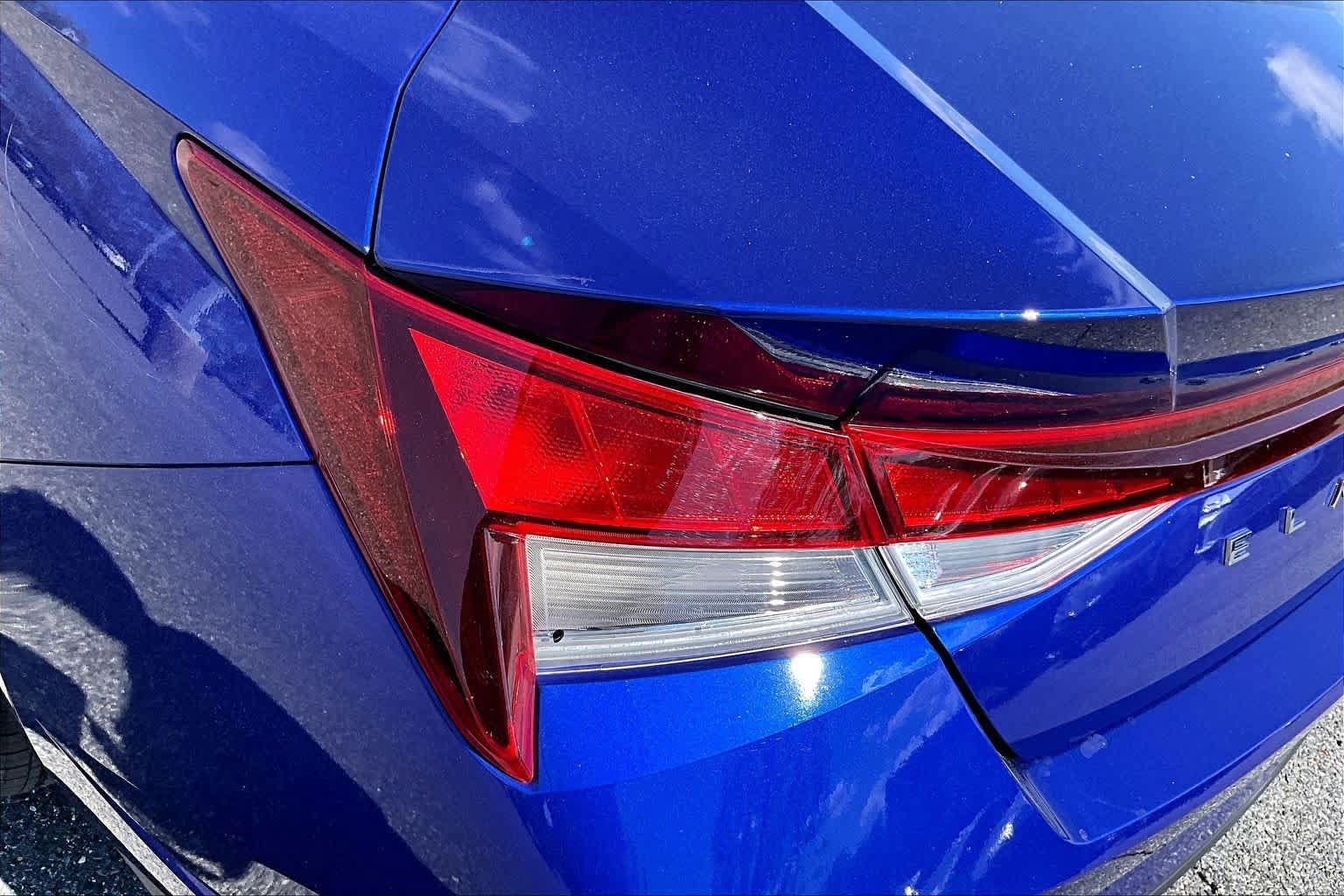 Used 2023 Hyundai Elantra SE FWD image 28
