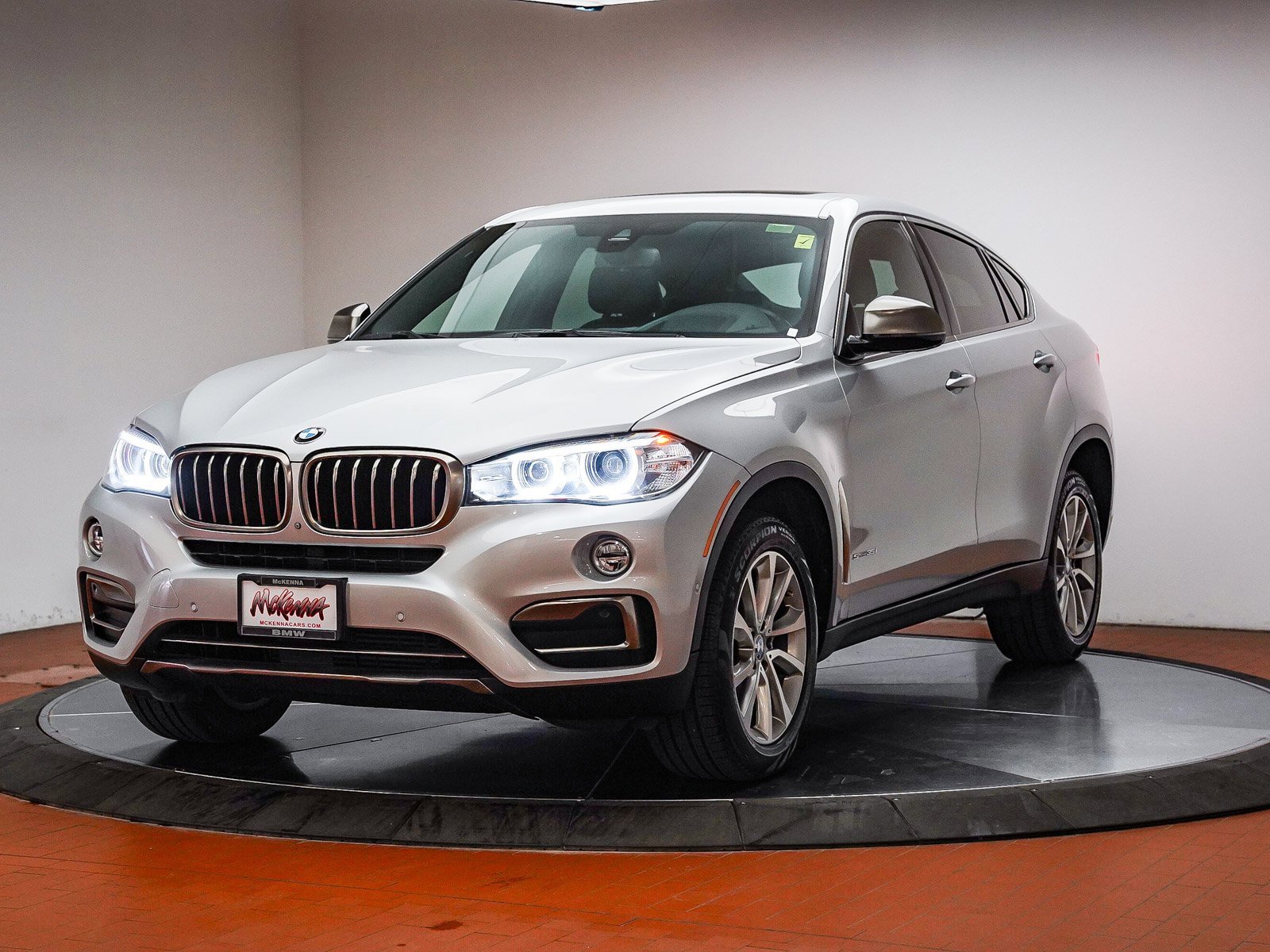 Used 2019 BMW X6 sDrive35i image 1