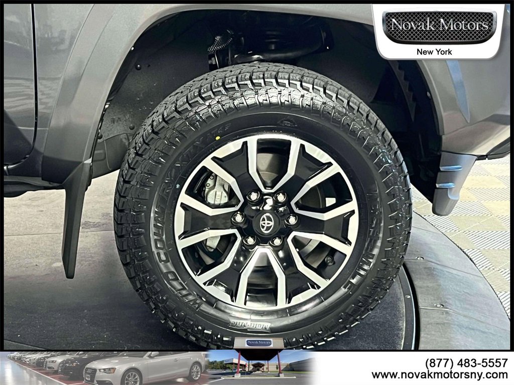 Used 2022 Toyota Tacoma TRD Sport image 9