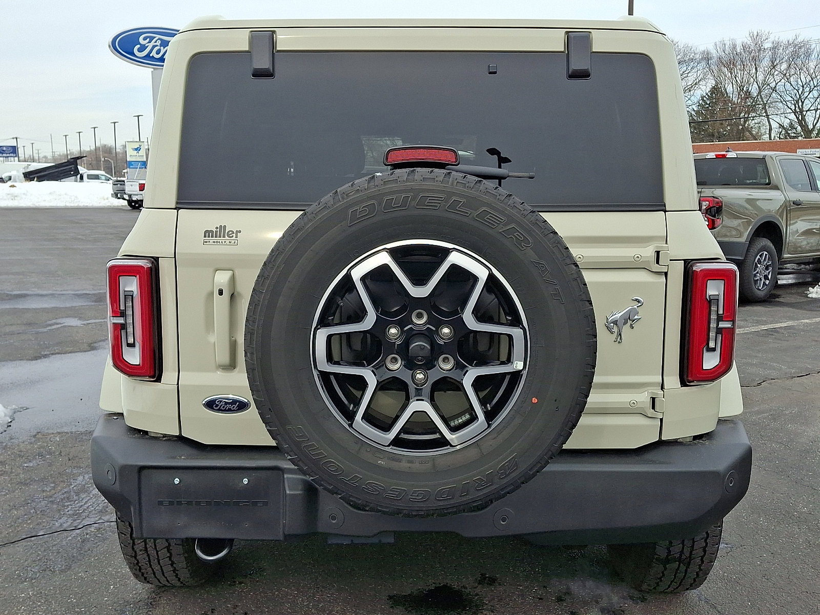 Used 2025 Ford Bronco Outer Banks image 5