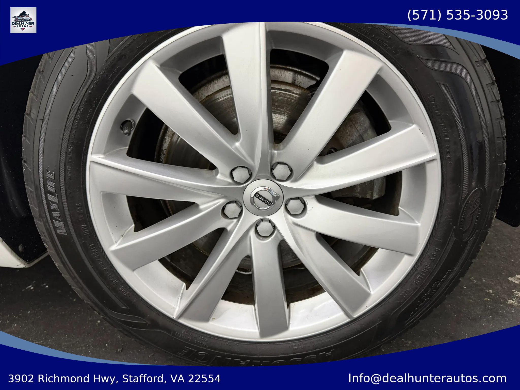 Used 2017 Volvo XC90 T6 Momentum w/ Momentum Plus Package AWD/4WD image 6