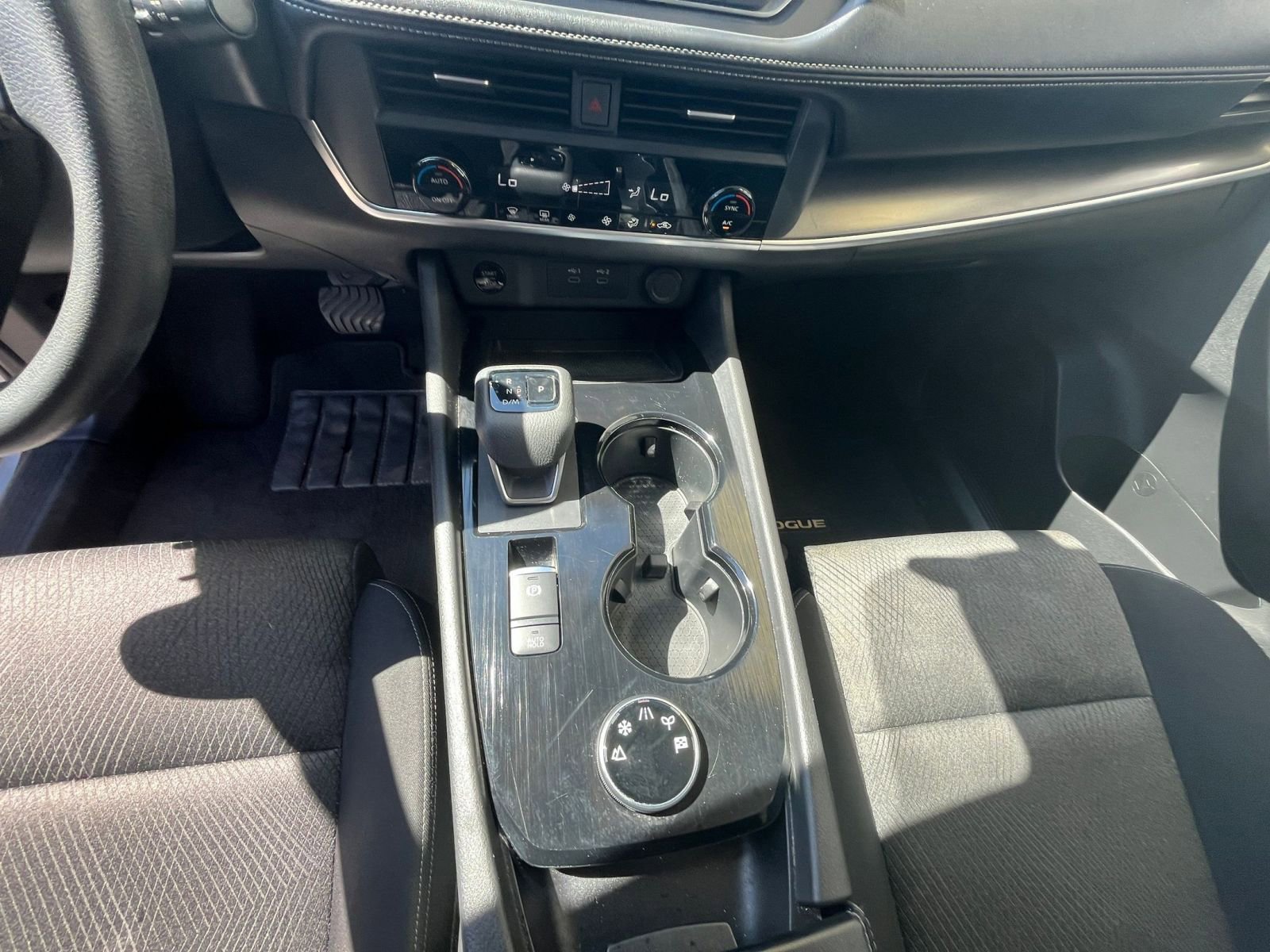 Used 2024 Nissan Rogue SV image 43