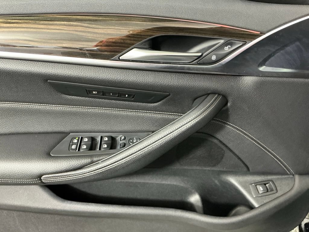 Used 2018 BMW 540i RWD image 18