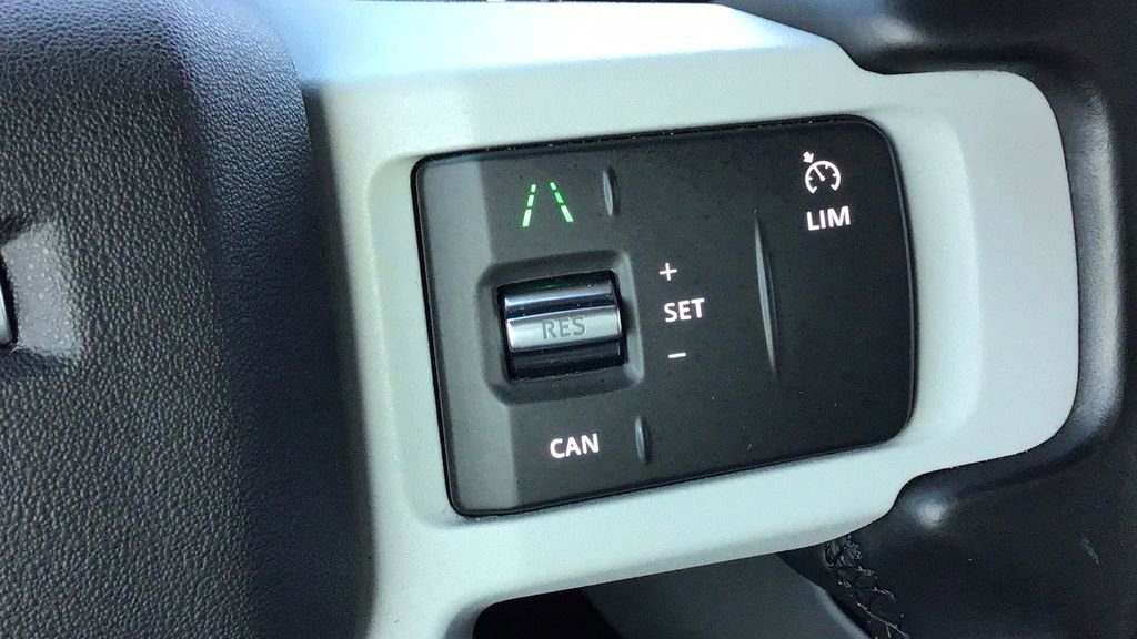 Used 2023 Land Rover Defender 90 SE image 26