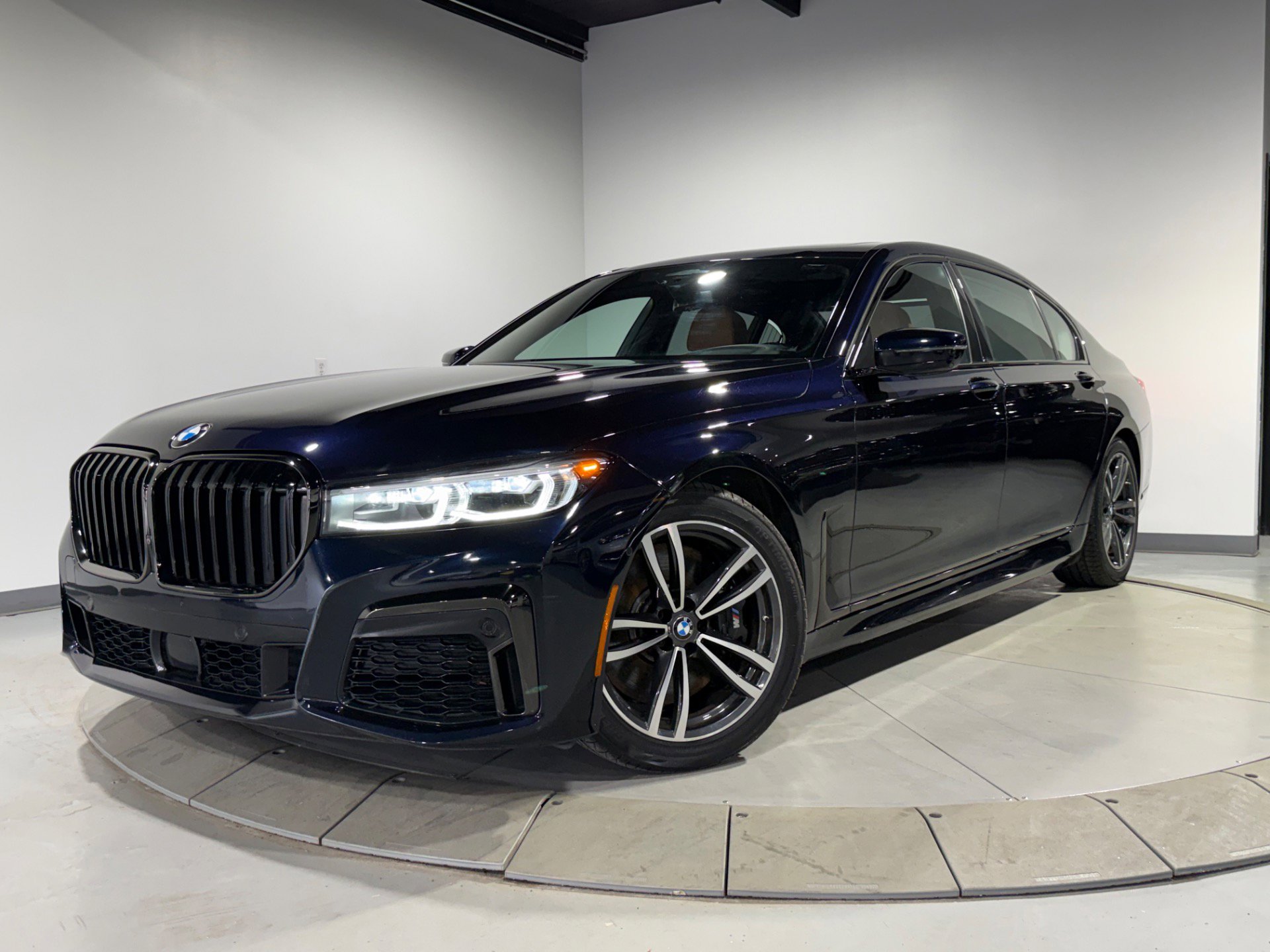 Used 2022 BMW 740i xDrive w/ M Sport Package image 1